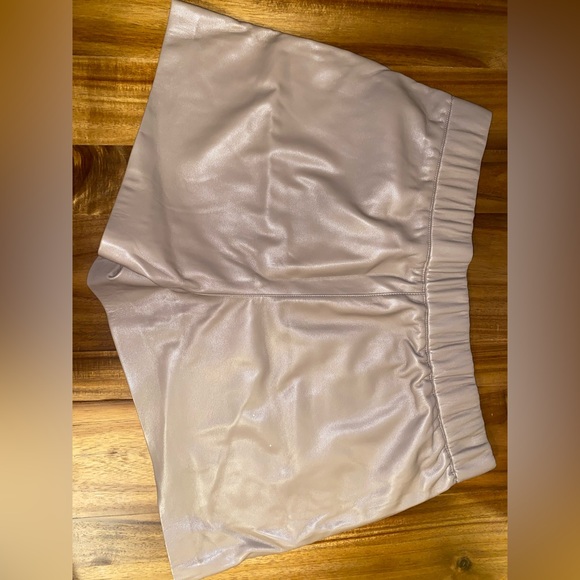 Size large/ leather than - Picture 3 of 3